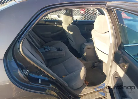 2004 Honda Accord 2.4 Lx z USA, uszkodzony, nr VIN 1HGCM56484A152991